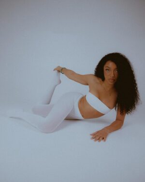 Zolee Griggs Instagram - Congrats to @itsshacarri on her new hair line @flow_gohair, creative directed & shot by @exquisite_eye (you did amazing sister ily) 
Hair by @therealbriannarenee 
Makeup by @shanicenjones 
Models @tahirybah @meghan.nichole 🤎 we ate down ladies. Thank you for this amazing experience.