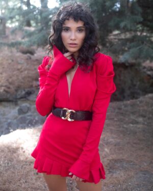 İlayda Aydın Instagram - Christmas enerjisi kırmızısı 🤭🎄🌹