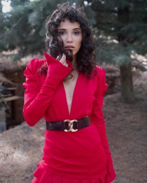 İlayda Aydın Instagram - Christmas enerjisi kırmızısı 🤭🎄🌹