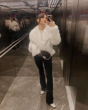 İlayda Aydın Instagram - Bazı aynalar🪞✨