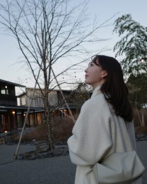 mako Instagram - 坊や初めての外泊でした🚼
ひっさしぶりの温泉は最高だった…飛べた…🧚