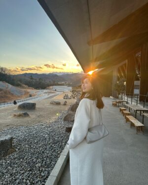 mako Instagram - 坊や初めての外泊でした🚼
ひっさしぶりの温泉は最高だった…飛べた…🧚