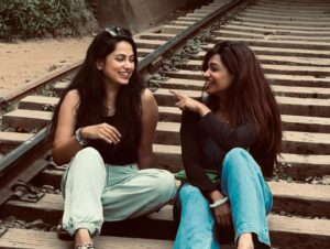 vaishnavi naaiyak Instagram - Day3_ wid her ❤️
.
.
.
.
#girlstrip #girl #srilanka #srilankatravel #ninearchbridge #travelphotography