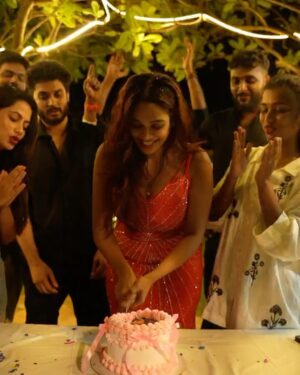 vaishnavi naaiyak Instagram - 02-02-2025🎭💃❤️😇🧿🎂 

Thank you for capturing these amazing moments @shk_photography_30 
#photography _ @shk_photography_30 
.
.
#birthday #birthdaycake #celebration #friends #friendship #fun #food #laugh #love #birthdaygirl #february