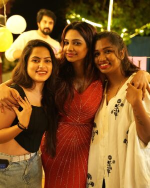 vaishnavi naaiyak Instagram - 02-02-2025🎭💃❤️😇🧿🎂 

Thank you for capturing these amazing moments @shk_photography_30 
#photography _ @shk_photography_30 
.
.
#birthday #birthdaycake #celebration #friends #friendship #fun #food #laugh #love #birthdaygirl #february