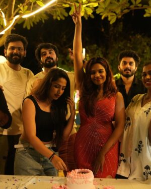 vaishnavi naaiyak Instagram - 02-02-2025🎭💃❤️😇🧿🎂 

Thank you for capturing these amazing moments @shk_photography_30 
#photography _ @shk_photography_30 
.
.
#birthday #birthdaycake #celebration #friends #friendship #fun #food #laugh #love #birthdaygirl #february