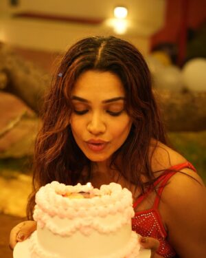 vaishnavi naaiyak Instagram - 02-02-2025🎭💃❤️😇🧿🎂 

Thank you for capturing these amazing moments @shk_photography_30 
#photography _ @shk_photography_30 
.
.
#birthday #birthdaycake #celebration #friends #friendship #fun #food #laugh #love #birthdaygirl #february