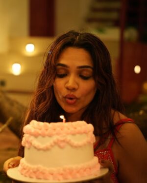 vaishnavi naaiyak Instagram - 02-02-2025🎭💃❤️😇🧿🎂 

Thank you for capturing these amazing moments @shk_photography_30 
#photography _ @shk_photography_30 
.
.
#birthday #birthdaycake #celebration #friends #friendship #fun #food #laugh #love #birthdaygirl #february