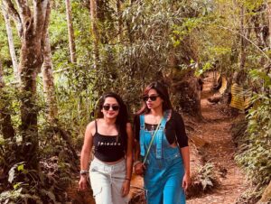 vaishnavi naaiyak Instagram - Day3_ wid her ❤️
.
.
.
.
#girlstrip #girl #srilanka #srilankatravel #ninearchbridge #travelphotography