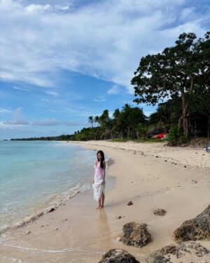 AC Bonifacio Instagram - beach 101: GLOW & freckles 🤭