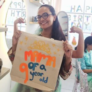 Aamina Sheikh Instagram - Intergalactic neonic funtastic mamahood ✨️✨️✨️
.
.
.
Want to give a shout out to these two young female entrepreneurs running @limestudiokhi executing uber creative ideas in their lovely artistic studio space!! Thank you for such a joyful and memorable experience for our friends and family 💞