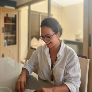 Aamina Sheikh Instagram - Life's little wins 🏆 ✨️ 
Getting through the eyes and half the smiley, happily sitting in one place ! 🙌🏽🥳