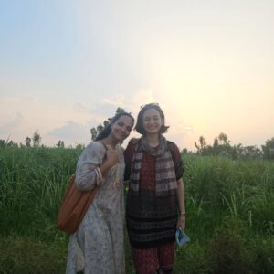 Aamina Sheikh Instagram - 👩🏽‍🌾👩🏽‍🌾🤎🤎🌳🌳
.
.
.
@samiyamumtazactor 
.
.
.
#sisterhood #dosti #foreverfriends #farming #farmer #samiyamumtaz #home #homegrown #thisisthelife
