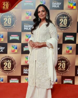 Aamina Sheikh Instagram - A glorious night hosted by the Sindh Governor House celebrating 20 years of HumTV's excellence. Received such warm loving reception from old colleagues and friends reigniting fond memories and rekindling connections!

Felt like royalty wearing this beautiful intricate ensemble by the impeccable @rizwanbeyg 🤍