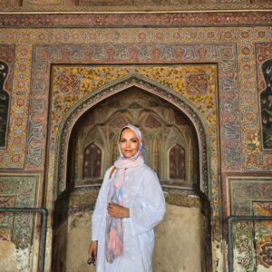 Aamina Sheikh Instagram - The Wazir Khan Mosque 🕌 
17th century Mughal Masjid
Breathtaking beauty. Such intricate craftsmenship, leaving one speechless and in awe. The stories and accounts of its building process and now its restoration is eye opening and inspiring! 
What a wonder! Taking it all in!
.
.
.
.
.
.
.
.
.
#lahore #lahorelahorehai #heritage #culture #history
#mughal #mughalarchitecture #androonlahore