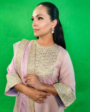 Aamina Sheikh Instagram - 🩷
.
.
.
.
.
Style Team 💫
@vesimi 
@raoalikhan 
@romanroy
@shaziarashidmakeupartist