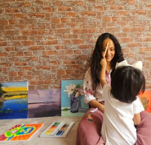 Aamina Sheikh Instagram - started painting again this summer 🎨 
Art used to be a big part of my academic life, my growing up years. As an adult, i forget sometimes how integral it is to my being. My well-being !
Takes me into a zone, brings me focus, clarity and joy 👩🏽‍🎨