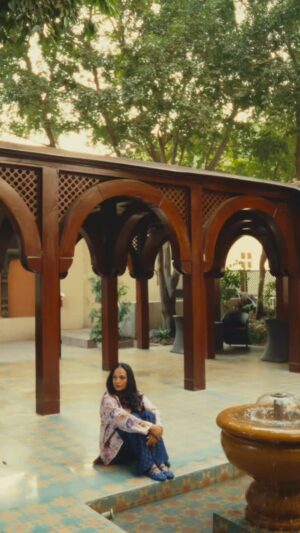 Aamina Sheikh Instagram - sigh 💞 missing my nest, my home, my bachaas 🥹
.
.
یوں تو گذر ہی جائیں گے تیرے بغیر بھی یہ دن

ہوتا جو تیرا  ساتھ تو ،  اور ہی کوئی بات تھی

- شاہ نواز زیدی -

Thank you @shahnawazzaidiofficial for creating this verse on the spot, encapsulating all the feels! I am fortunate to be around a literary treasure trove as yourself! 
.
.
.
.
.
.
.
.
.
.
.
.
💃@no.fomo @kayalonline 
💄@studiom.f8
📷 @abdulmoiz99