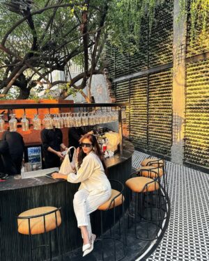 Aamna Malick Instagram - POV: it’s month end of September 😎