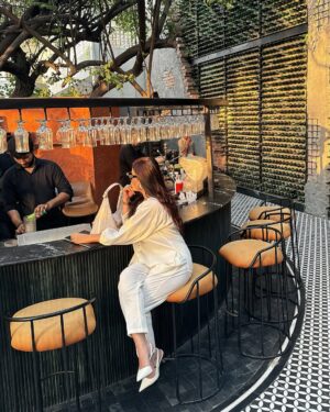Aamna Malick Instagram - POV: it’s month end of September 😎