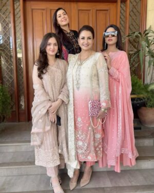 Aamna Malick Instagram - BeyRang Gang 
Coming soon 
@humtvpakistanofficial 
@sabafaisal.official 
@xaibaally
@duaazahra__
