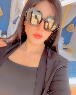 Aamna Malick Instagram - ‎سارا جہان مست، جہان کا نظام مست 🦋