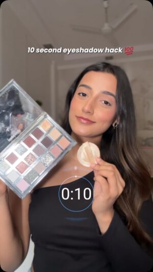Aashi Adani Instagram - The easiest makeup trick you’ll ever learn! Tag a friend who still struggles with a basic eyeshadow look - they’ll thank you later 👀

[makeup hacks, beauty hacks, easy makeup, makeup for beginners]