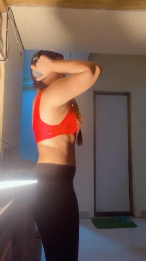 Aasma Sayed Instagram - #workout @ #home ✨

#workout #gym #gymmotivation #homeworkouts 

#gymmotivationalquote #explore #explorepage #backworkout #growth ❤️✅