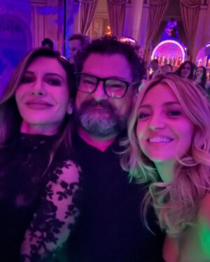 Abby Elliott Instagram - 50 years🌟such a privilege to be back at 8h to witness this very very special night. I’m forever grateful to Lorne for giving me my start and the lifelong friends I made there @nbcsnl #snl50
