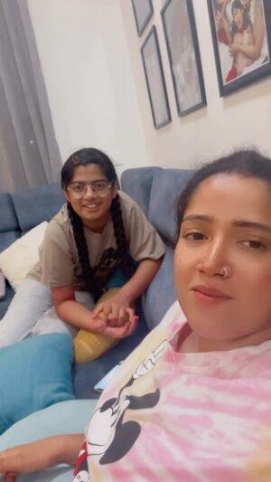 Abhirami Suresh Instagram - When you mix English exam prep with unlimited giggles, you get this! Teaching Paappu was supposed to be serious business, but let’s just say… we took a creative approach. 
.
.
.
#AbhiramiSuresh #Aami #Paappu #ExamModeOrComedyMode #EnglishLessonsWithAami #PaappuChronicles