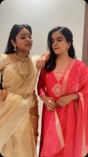 Abi Nakshathra Instagram - Kadhalin ariguri than…♥️😘

#trending #trendingaudio #trendingreelsvideo❤️😍👩‍❤️‍👨 #trendingsong #reel #reelitfeelit #viralreel #reels #viral #reelsviral #viralreels #viralsong #reelviral #sisters #sisterlove❤️ #loveislove #instalove