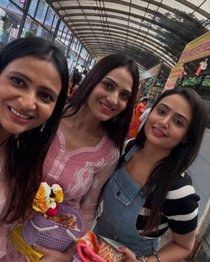 Aditi Rawat Instagram - Finally!! A trip to Shirdi♥️
.
.

#nëwpost #trip #shirdi #aditirawat #withfriends #newpicture #ɪɴsᴛᴀᴘɪᴄ #funday #shirditrip