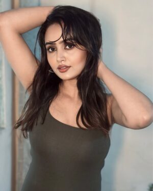 Aditi Rawat Instagram - Flirting with the camera..📸😉
#ɴᴇᴡᴘᴏsᴛ #pictursoftheday #aditirawat #lookbook #perfectpicture #ɪɴsᴛᴀᴘʜᴏᴛᴏs #feelingloved