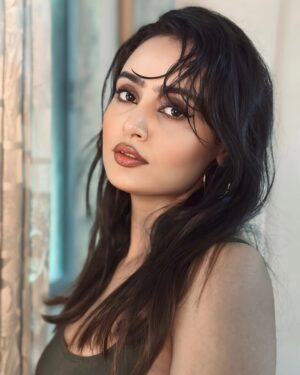 Aditi Rawat Instagram - Flirting with the camera..📸😉
#ɴᴇᴡᴘᴏsᴛ #pictursoftheday #aditirawat #lookbook #perfectpicture #ɪɴsᴛᴀᴘʜᴏᴛᴏs #feelingloved