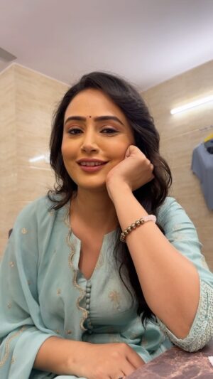 Aditi Rawat Instagram - Main toh chali 🤭🏃🏻‍♀️
.
.
.
#ɴᴇᴡᴘᴏsᴛ #ɴᴇᴡʀᴇᴇʟ #aditirawat #ɪɴsᴛᴀᴍᴏᴏᴅ #reeltime #reelitfeelit #ɪɴsᴛᴀʀᴇᴇʟ #feltcute #ʀᴇᴇʟᴠɪʀᴀʟ