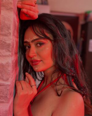 Aditi Rawat Instagram - Kuch nahi dosto bas iss deewar ke pass hi sare expression dediye. 😂🫶🏻
#ɴᴇᴡᴘᴏsᴛ #aditirawat #lookbook #radhalook #ınstaphotos #postofthedays #i̇nstagood