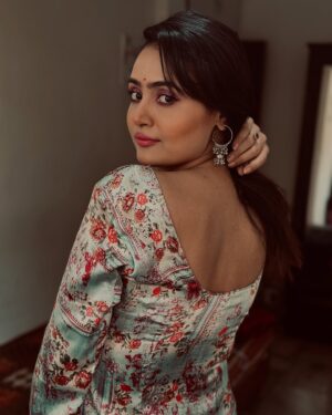 Aditi Rawat Instagram - Ishq ni mani♥️
#newpicturs #aditirawat #ɪɴsᴛᴀᴘʜᴏᴛᴏs #picsofthedays #silkkurti #panjabilook