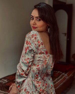 Aditi Rawat Instagram - Ishq ni mani♥️
#newpicturs #aditirawat #ɪɴsᴛᴀᴘʜᴏᴛᴏs #picsofthedays #silkkurti #panjabilook