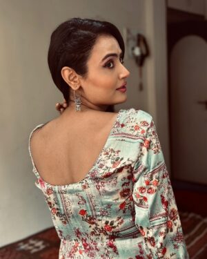 Aditi Rawat Instagram - Ishq ni mani♥️
#newpicturs #aditirawat #ɪɴsᴛᴀᴘʜᴏᴛᴏs #picsofthedays #silkkurti #panjabilook