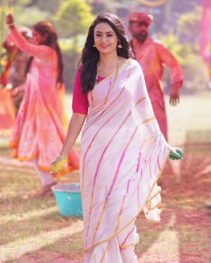 Aditi Rawat Instagram - Same day, different mood🤭😛#throwback 
.
.
.
#ɴᴇᴡᴘᴏsᴛ #aditirawat #happyholi #aditirawat #picturs #postoftheday #saree #lookbook #photos #instagood #instamood