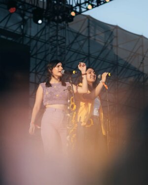 Aditi Saigal Instagram - Lollapalooza yesterday with my band 🌻

@gautam.david @_mr.pluto__ @owl_joel_son @zionmathew @jasonsharat @anaghello @sooryawho 

📷@rithvik.ar ❤
