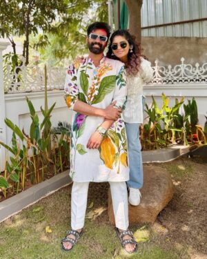 Aditi Shankar Instagram - #happyholi sunshines, have a colourful year ahead !! 

@aditishankarofficial 
#bhairavam promotions 
Outfit @vanam_india 
Styling @meghanaaa.ch
