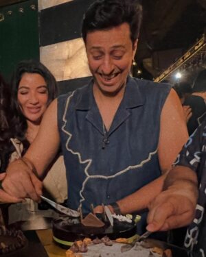 Aditi Singh Sharma Instagram - So fortunate to have you to look up to & to have your kind support. My heart was so happy last night seeing the entire place packed with love for you, Slim .. thank you for being such a world class artist & a world class human being. Happy Birthday @salimmerchant thank you for a heart warming evening. ❤️

Happy Birthday @ginobanksofficial ❤️
Happy Birthday @shankar.mahadevan @apekshadandekar .. missed you guys.