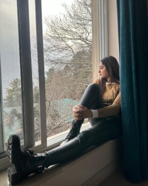 Adla Khan Instagram - So many thoughts, so many feelings. 🤍🌿
