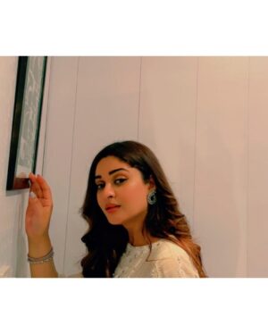 Adla Khan Instagram - Artist looking at her own art 😎