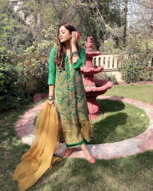 Adla Khan Instagram - #inteqam Daily at 7:00 pm @harpalgeotv 
👗 @faizafaisalbyittehad @sairarizwan_official thank x @ittehad.official