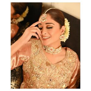Adla Khan Instagram - 😊

@thekrisalyswomen 
@zee.sy_jewellery 
@danishrasheed.drp
@fariyalartistry