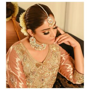 Adla Khan Instagram - 😊

@thekrisalyswomen 
@zee.sy_jewellery 
@danishrasheed.drp
@fariyalartistry