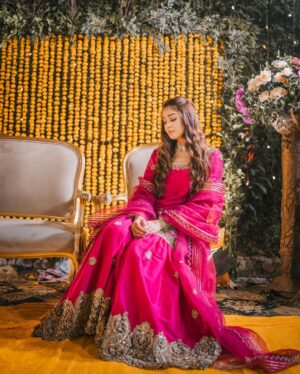 Adla Khan Instagram - 💗🧿 

💄 @reneaestheticspa 
👗 @sairarizwan_official 
📸 @weddingsbyusman 
📷 @alinoorchaudhry_ 
💎 @niyoushjewellery