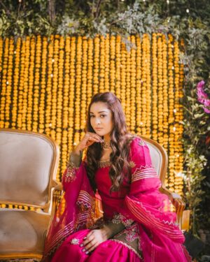 Adla Khan Instagram - 💗🧿 

💄 @reneaestheticspa 
👗 @sairarizwan_official 
📸 @weddingsbyusman 
📷 @alinoorchaudhry_ 
💎 @niyoushjewellery